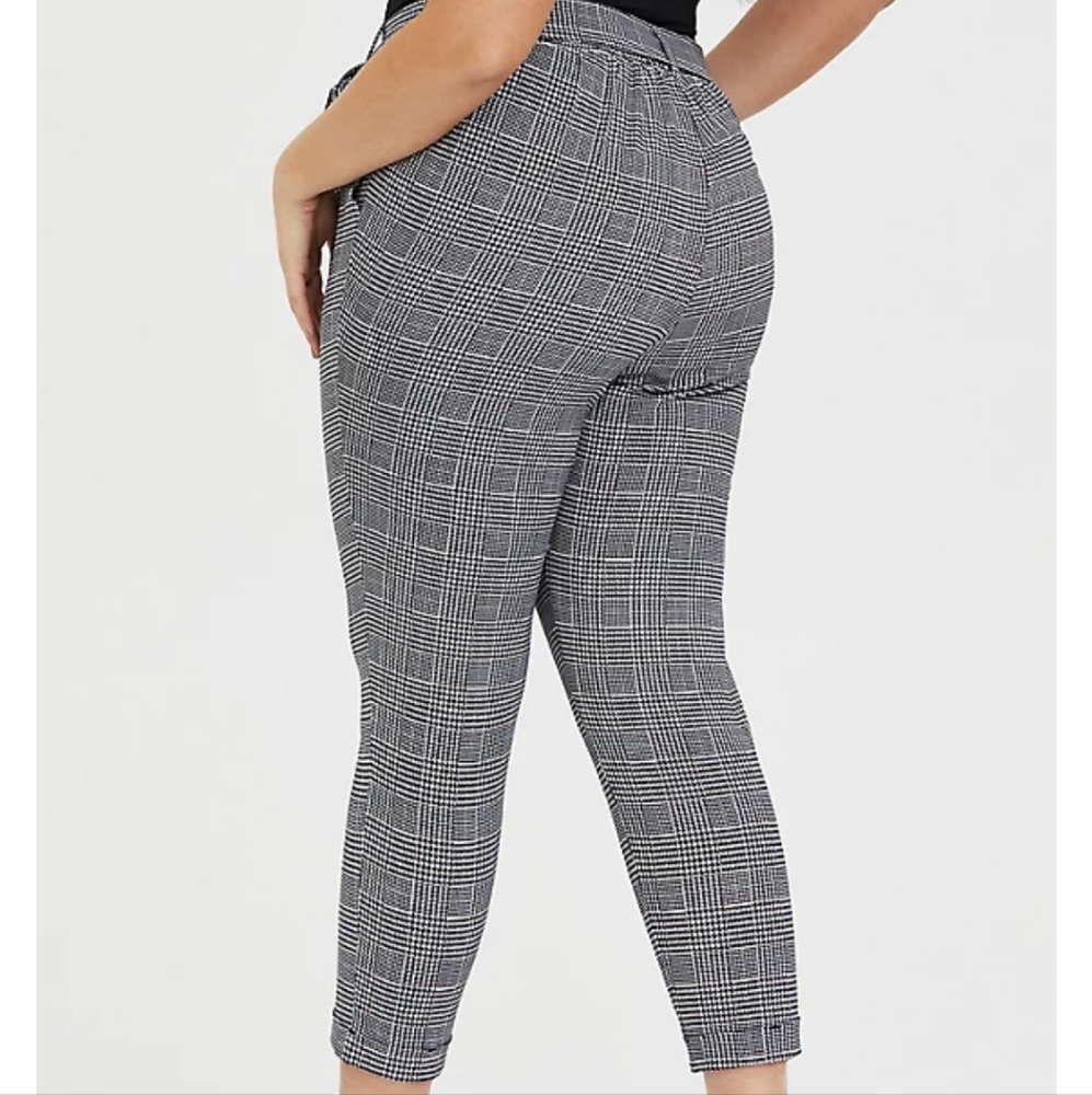TORRID BLACK PLAID HOUNDSTOOTH SELF TIE TAPERED PANT - Picture 5 of 7